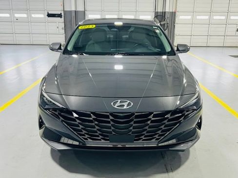 Used 2023 Hyundai Elantra Limited FWD image 15