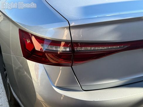 Used 2025 Volkswagen Jetta SE image 10