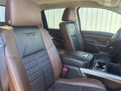 Used 2018 Nissan Titan Platinum Reserve w/ Platinum Utility Package image 15