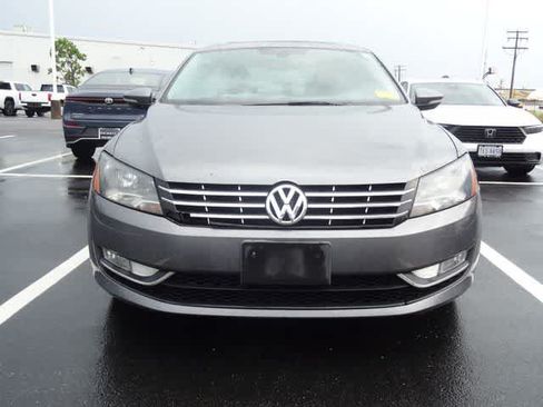 Used 2012 Volkswagen Passat TDI SE FWD image 2