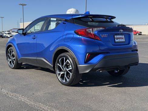 Used 2022 Toyota C-HR XLE image 5
