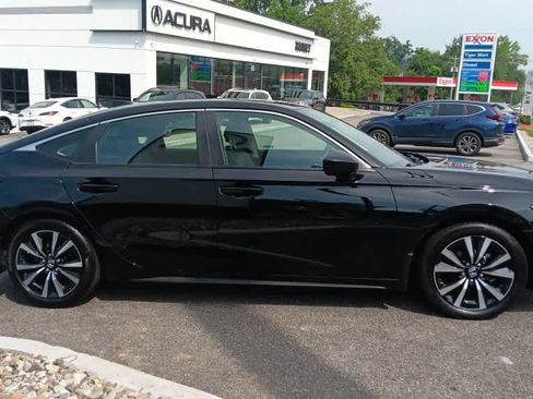 Used 2024 Honda Civic EX-L image 6
