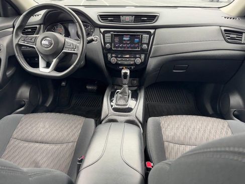 Used 2018 Nissan Rogue SV image 12