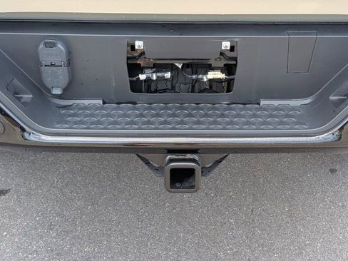 Used 2024 Chevrolet Colorado ZR2 w/ ZR2 Convenience Package III AWD/4WD image 11