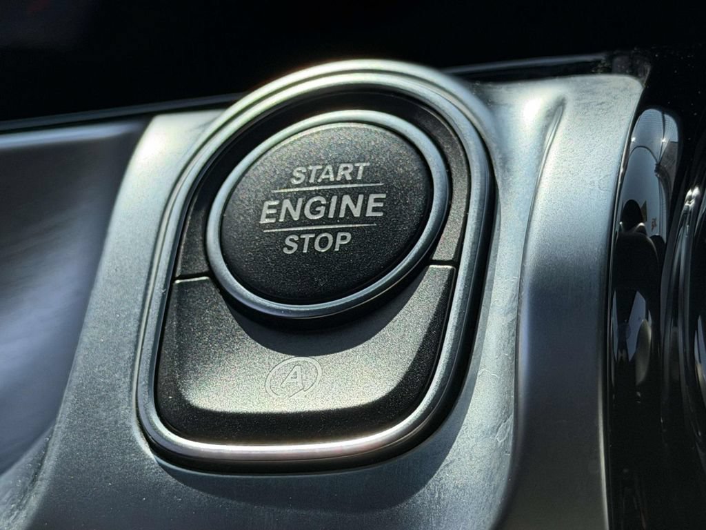 Used 2023 Mercedes-Benz GLB 250 4MATIC image 33
