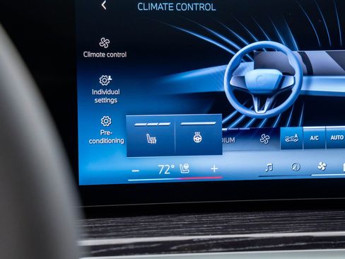 New 2026 BMW X5 xDrive50e w/ M Sport Package image 28