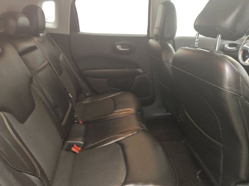 Used 2018 Jeep Compass Latitude w/ Cold Weather Group FWD image 19