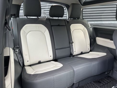 Used 2024 Land Rover Defender 90 X-Dynamic SE image 22