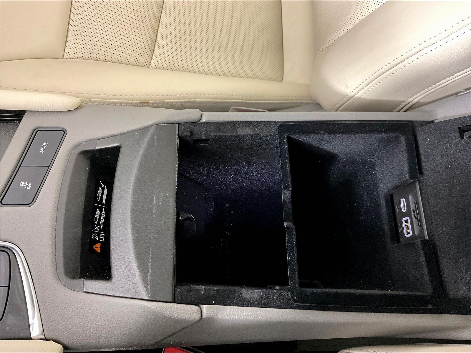 Used 2024 Cadillac XT5 Premium Luxury w/ LPO, Floor Liner Package AWD/4WD image 16