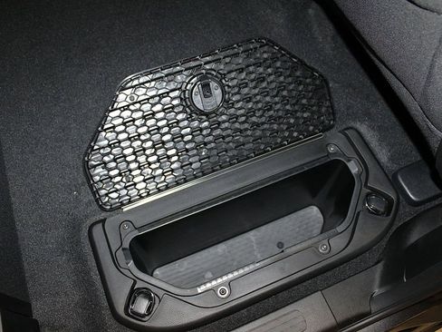 New 2026 RAM 1500 4x4 Crew Cab image 37