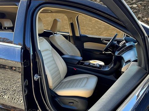 Used 2020 Ford Edge SEL image 7