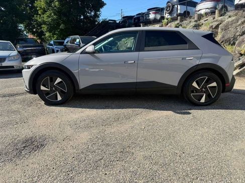 Certified 2025 Hyundai Ioniq 5 SE RWD image 3