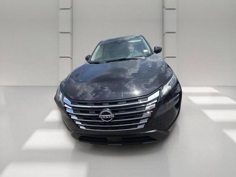 Used 2025 Nissan Rogue SV AWD/4WD image 2