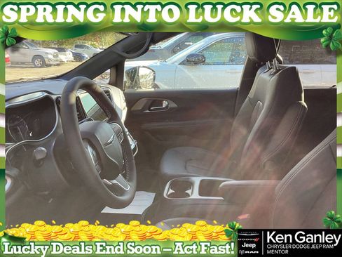 New 2026 Chrysler Pacifica Select image 14