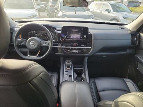 Used 2024 Nissan Pathfinder SV FWD image 9