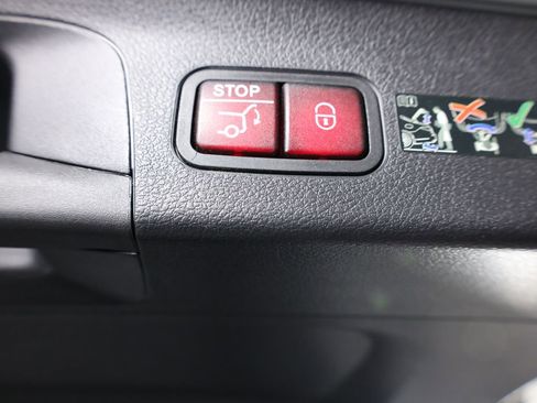 Used 2025 Mercedes-Benz GLS 450 4MATIC image 76
