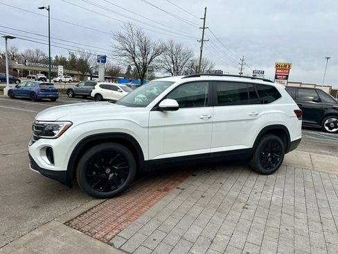 New 2026 Volkswagen Atlas SE image 3