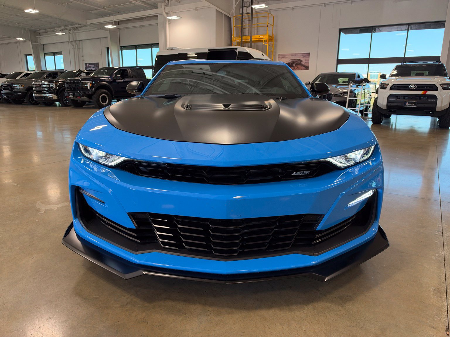 Used 2022 Chevrolet Camaro SS RWD image 2