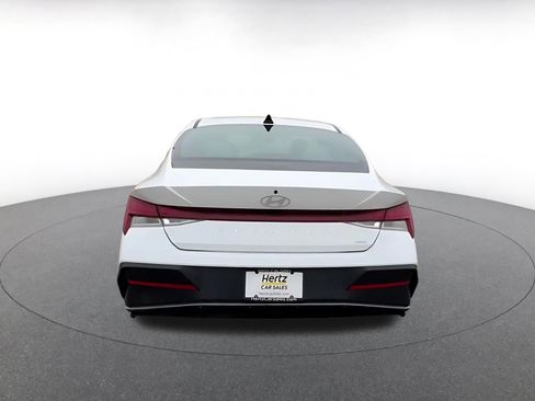 Used 2025 Hyundai Elantra Limited image 12