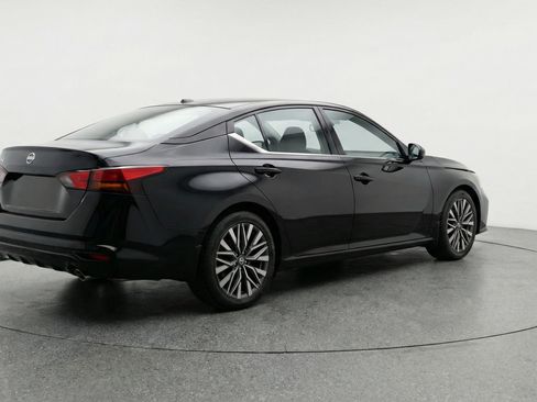 Used 2025 Nissan Altima 2.5 SV image 9