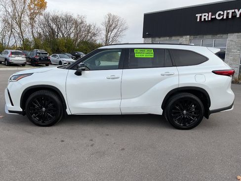 Used 2023 Toyota Highlander XSE image 3