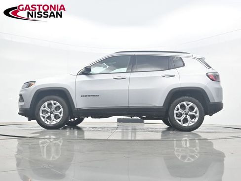 Used 2025 Jeep Compass Latitude AWD/4WD image 38