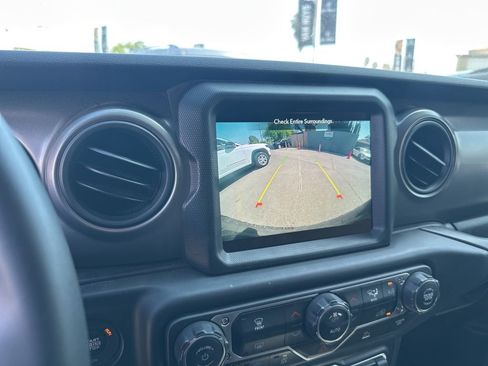 Used 2023 Jeep Wrangler Unlimited w/ 8.4" Radio Group AWD/4WD image 9