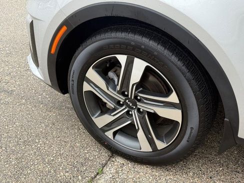 Used 2024 Kia Sorento EX image 12