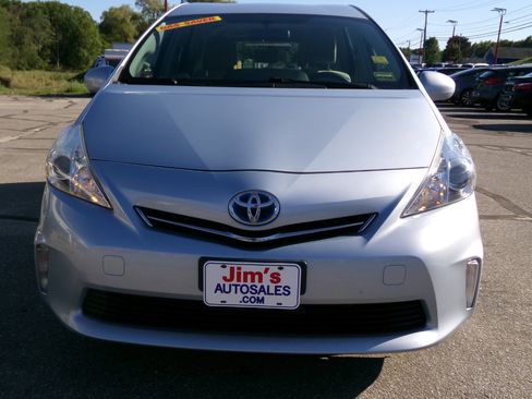 Used 2014 Toyota Prius V Three image 4
