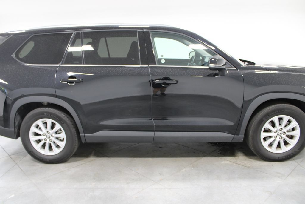 Used 2025 Toyota Grand Highlander AWD image 11