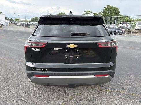 Used 2025 Chevrolet Equinox LT w/ Convenience Package II FWD image 3