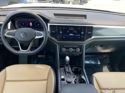 Certified 2023 Volkswagen Atlas Cross Sport SE w/ Panoramic Sunroof Package AWD/4WD image 12