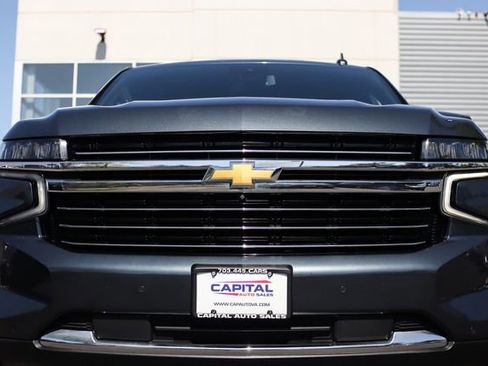 Used 2021 Chevrolet Suburban LT w/ Luxury Package image 15
