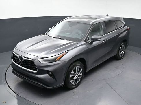 Used 2024 Toyota Highlander XLE image 26