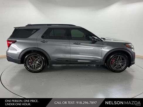 Used 2025 Ford Explorer ST-Line w/ Premium Package RWD image 5