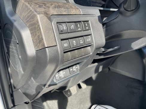 Used 2024 Toyota Tacoma Limited w/ Limited Package (LT) image 12