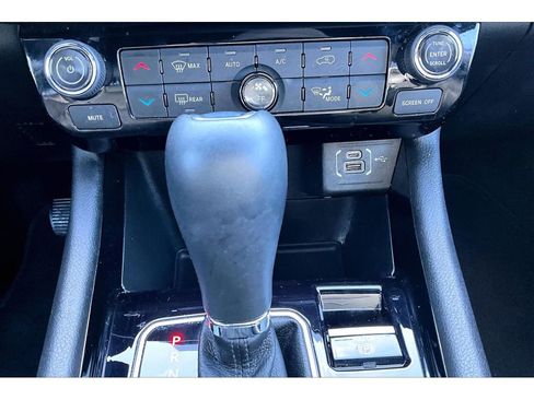 Used 2025 Jeep Compass Limited w/ High Altitude Package image 28