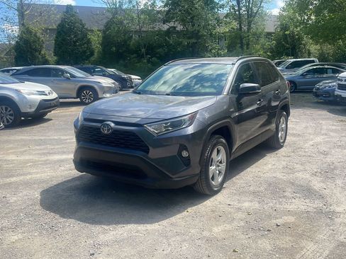Used 2020 Toyota RAV4 XLE w/ Convenience Package AWD/4WD image 1
