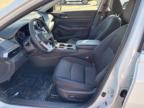 Used 2025 Nissan Altima 2.5 SV FWD image 28