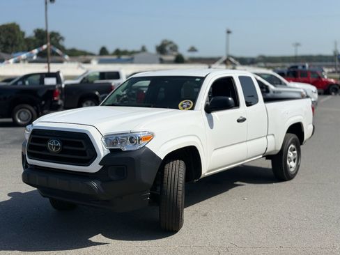 Used 2023 Toyota Tacoma SR RWD image 3