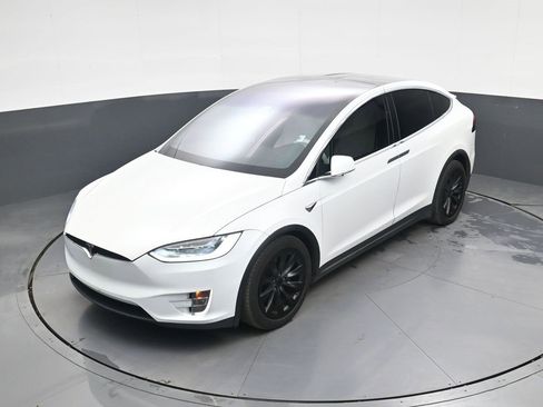 Used 2018 Tesla Model X 75D image 29