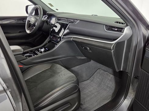 Used 2023 Jeep Grand Cherokee Altitude image 35