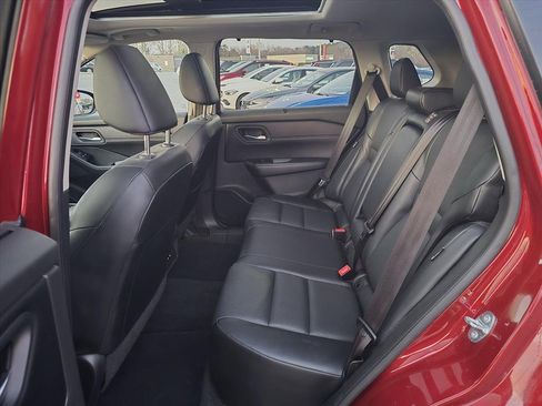 Used 2024 Nissan Rogue SV w/ SV Premium Package image 13