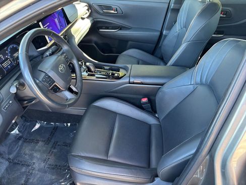 Used 2025 Toyota Crown XLE image 28