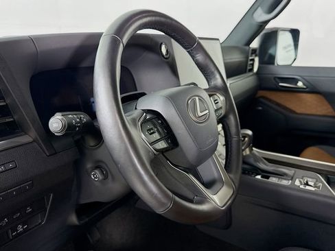 Used 2025 Lexus GX 550 w/ Cold Area Package AWD/4WD image 11