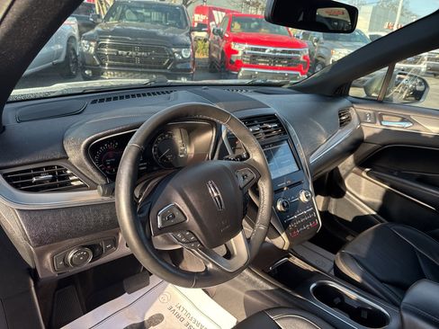 Used 2017 Lincoln MKC Premiere image 25