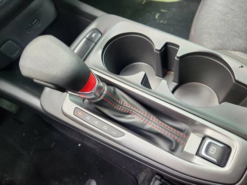 Used 2024 Chevrolet Trax RS w/ Sunroof Package FWD image 19