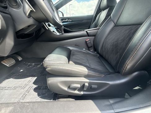 Used 2022 Nissan Maxima SR w/ Sport Mat Group FWD image 12