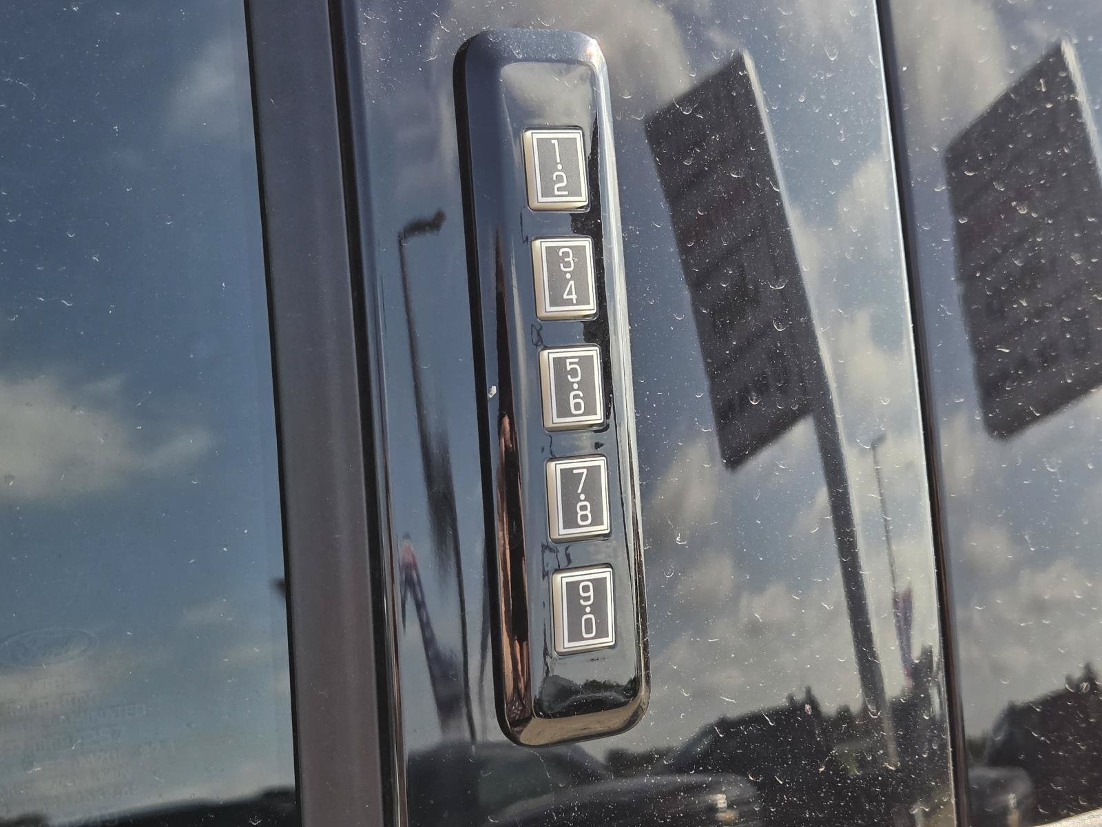 Used 2023 Ford F150 Lariat AWD/4WD image 12