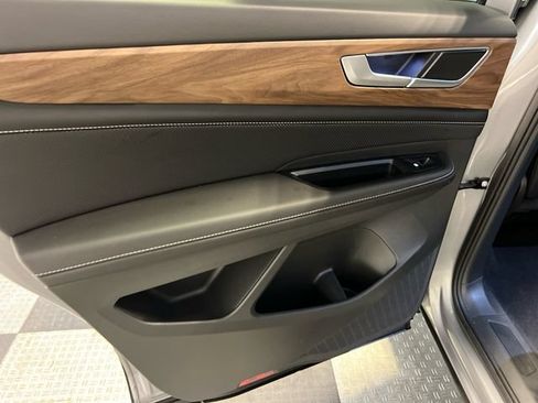Certified 2025 Volkswagen Atlas SE FWD image 17
